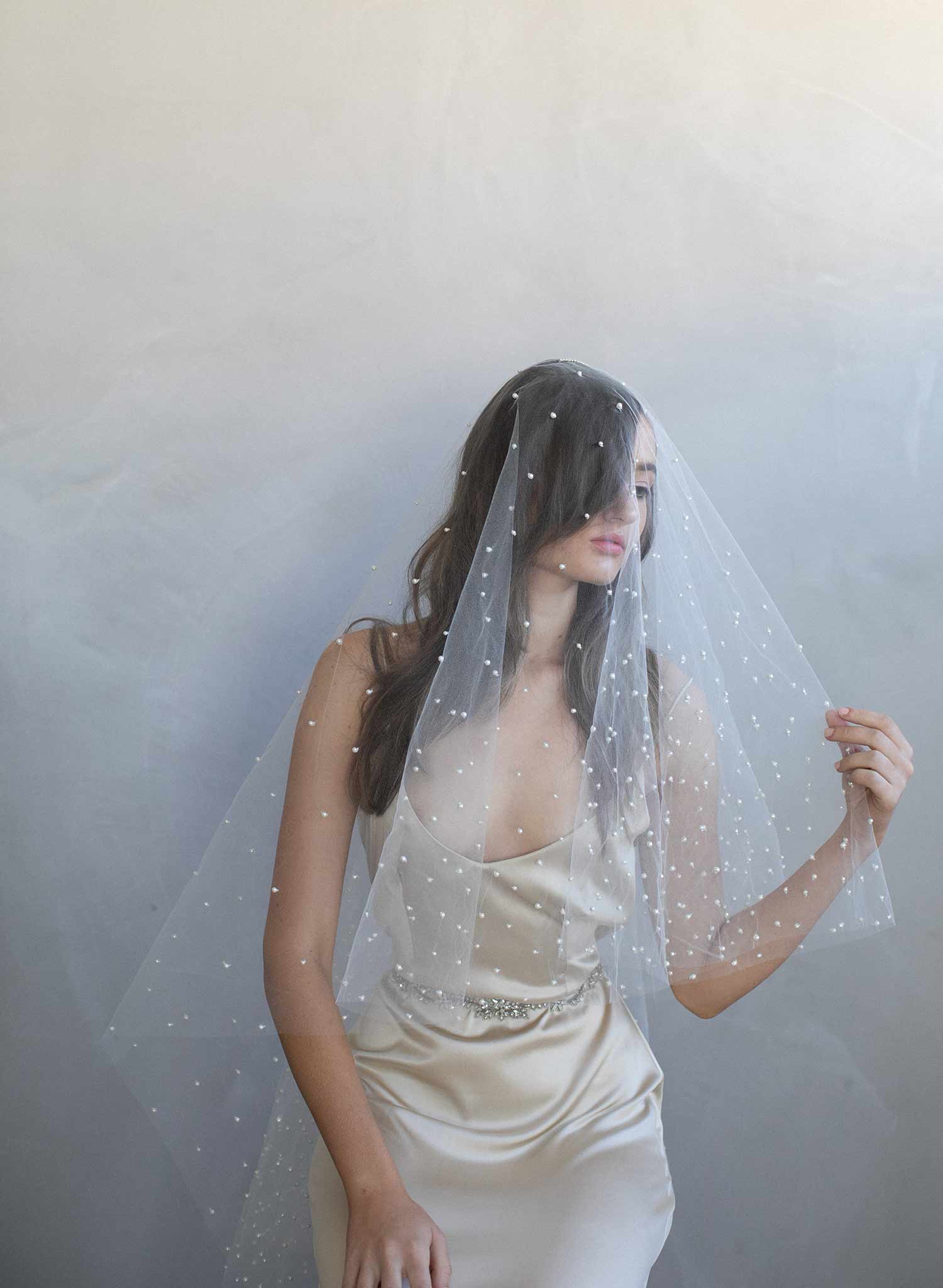 Evenly spaced small pearl veil - Style #969