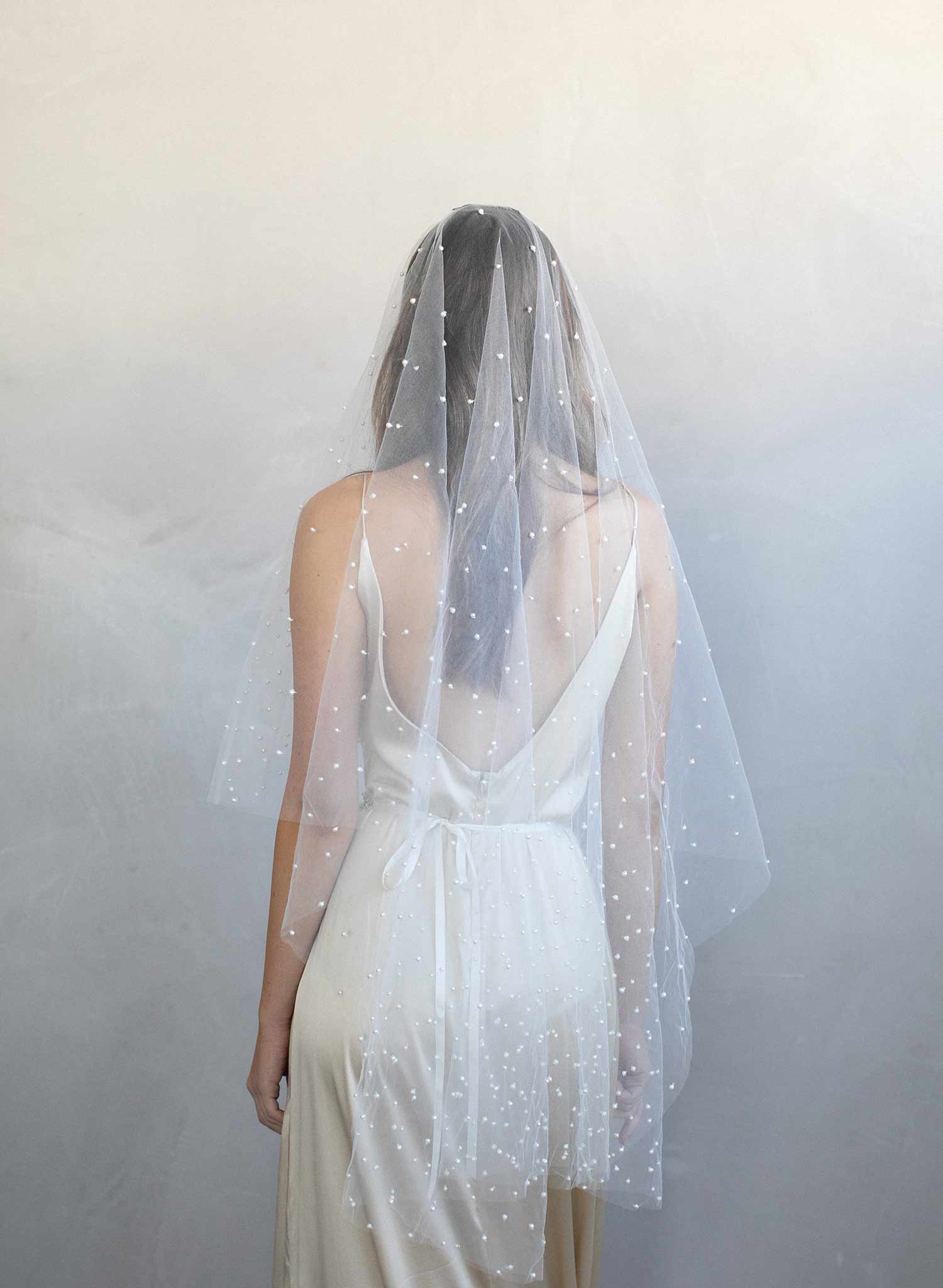 Evenly spaced small pearl veil - Style #969