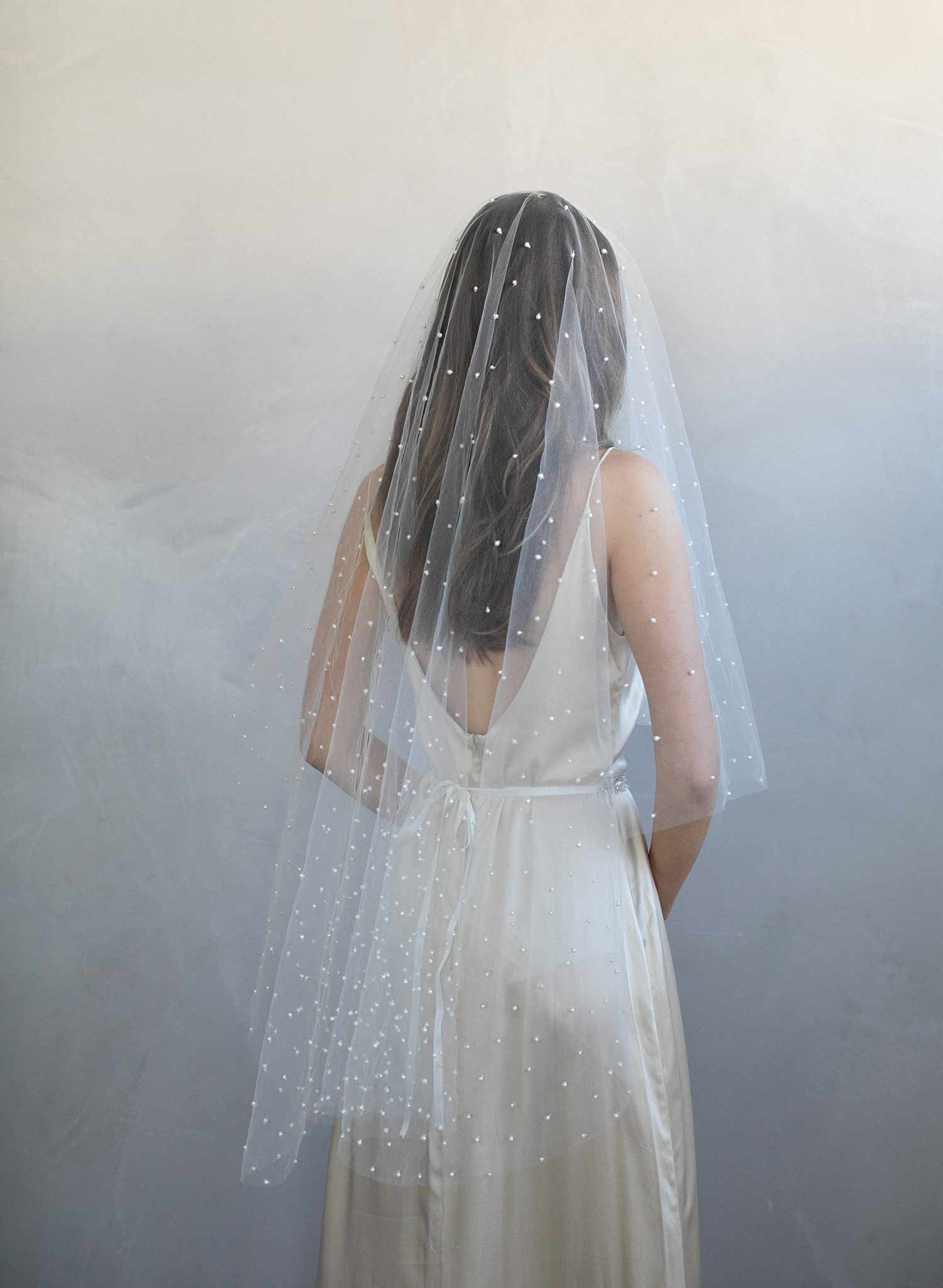 Evenly spaced small pearl veil - Style #969